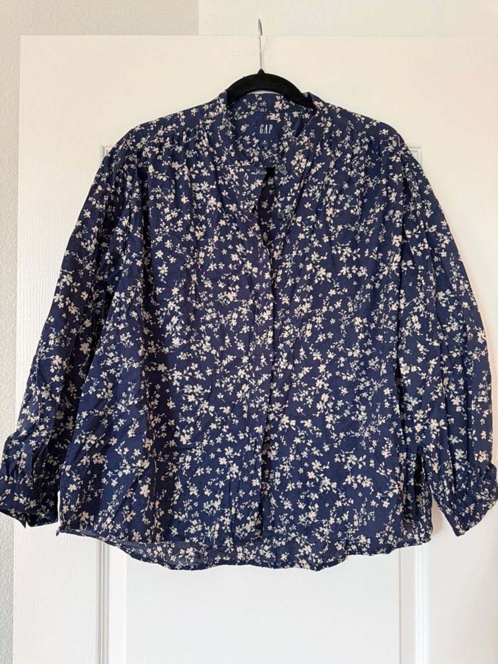GAP Navy and White Floral Button-Front Collarless Shirt